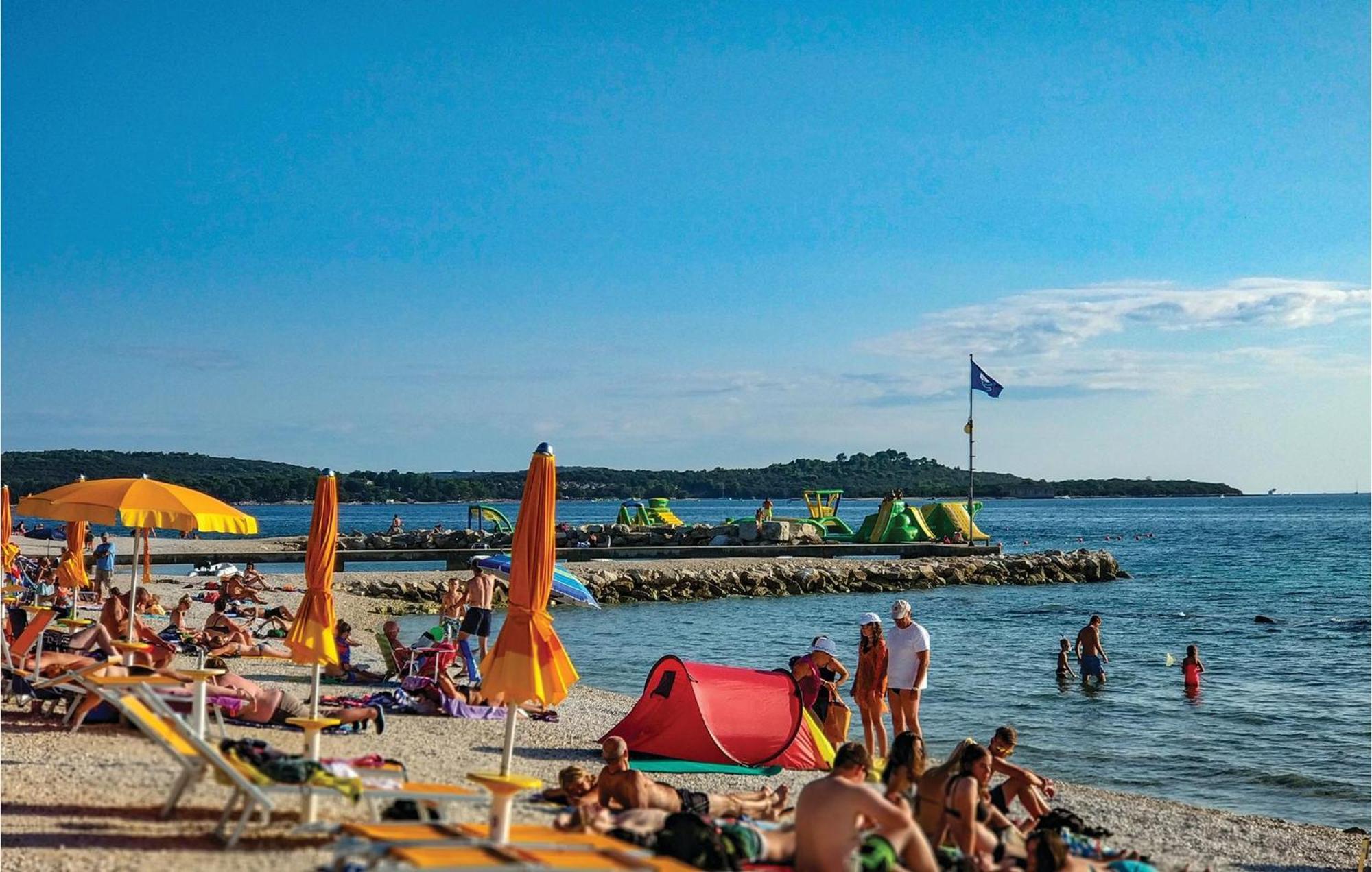 Awesome Apartment In Fazana With Wifi Exteriör bild