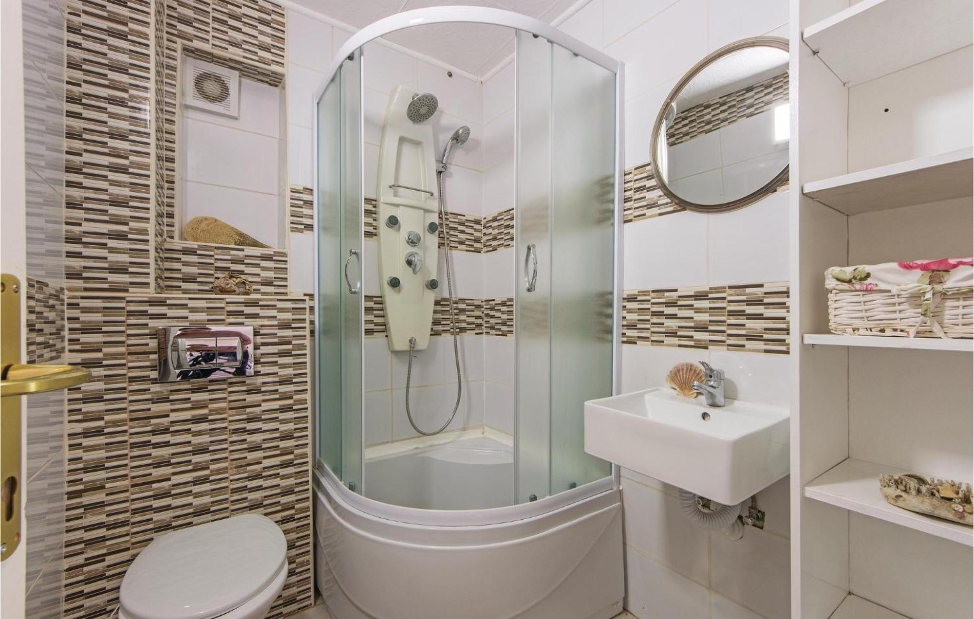 Awesome Apartment In Fazana With Wifi Exteriör bild