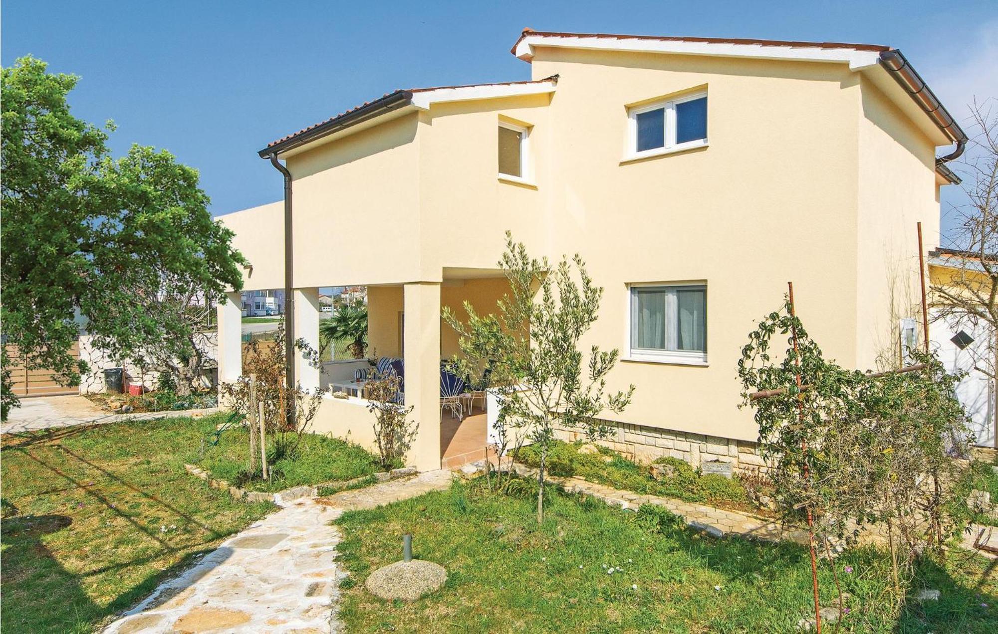 Awesome Apartment In Fazana With Wifi Exteriör bild
